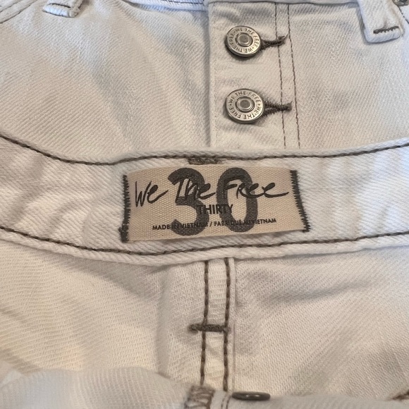 Free People Romeo Rolled Cut Off Button Fly Short in White Style OB1071936 - Picture 11 of 16